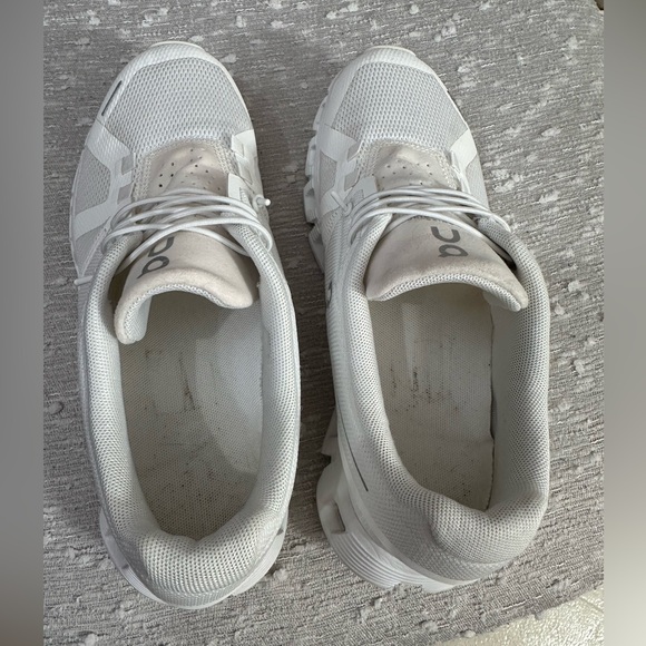 On Running White Sneakers Cloud 6 size 6.5 - Picture 5 of 12